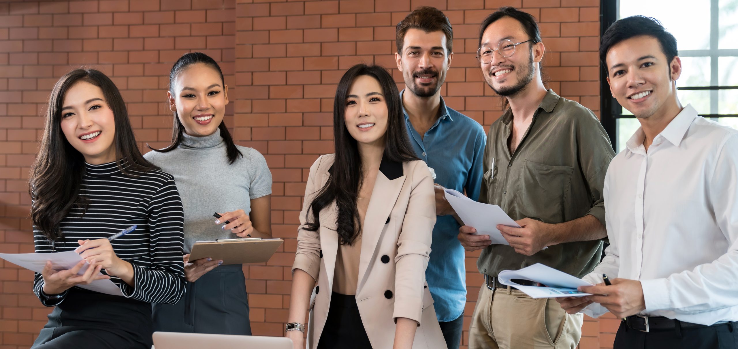 Panoramic,Portrait,Of,A,Smiling,Group,Of,Diverse,Interracial,Corporate